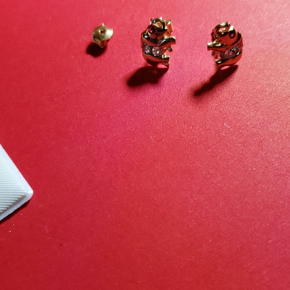 Pair of Elephants 14 K yellow gold firm price